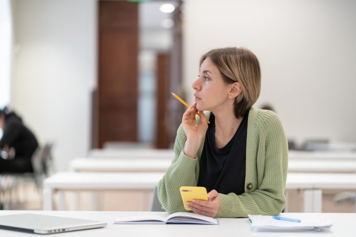 De ce amânăm deciziile financiare importante și cum depășim această tendință De ce amânăm deciziile financiare importante și cum depășim această tendință